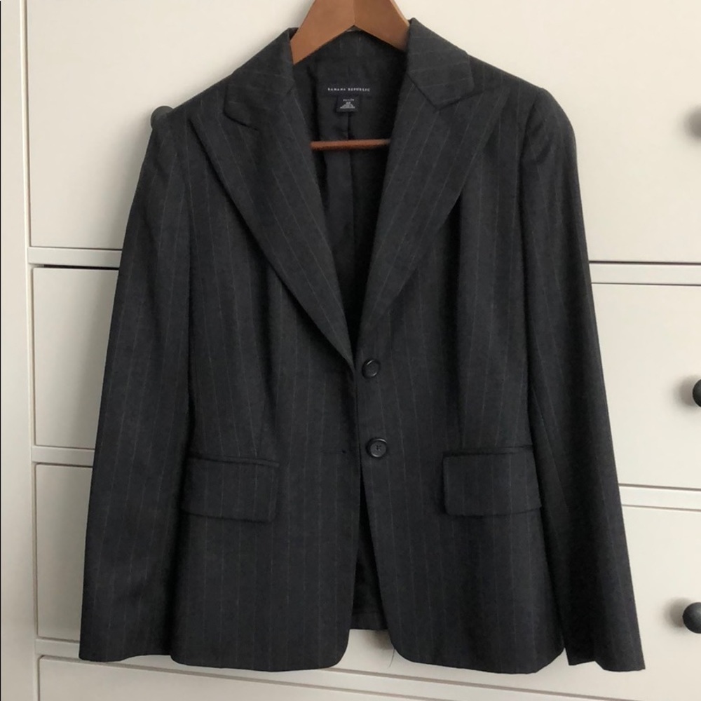 Banana Republic suit (grey) - 2P pant, 4P jacket